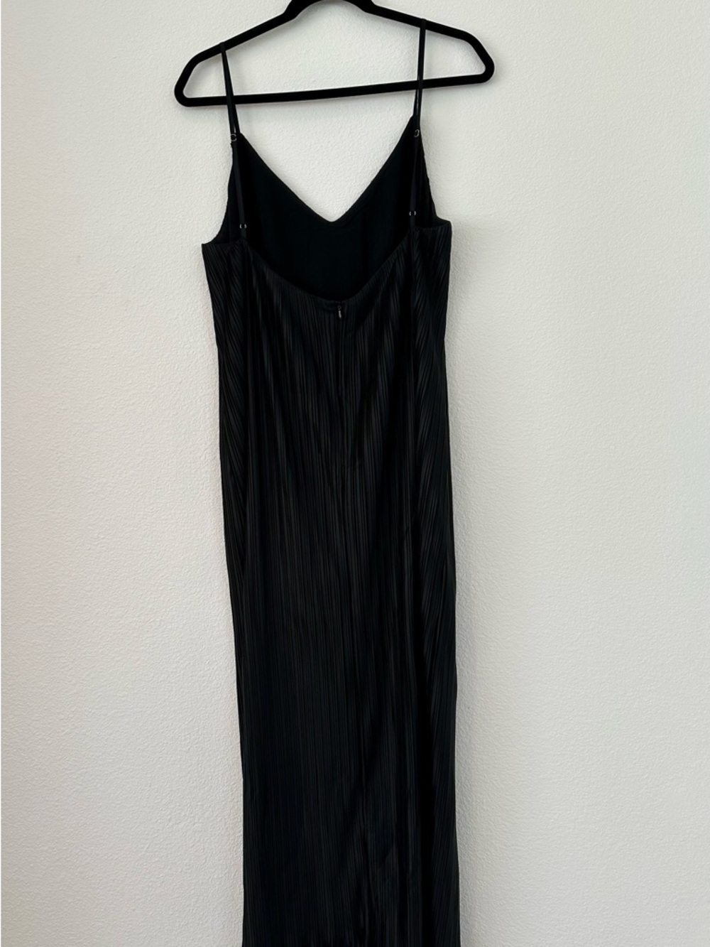 NWT ASTR the Label Plisse Micro Pleated Black Midi Slip Dress Ruffle Hem Size L